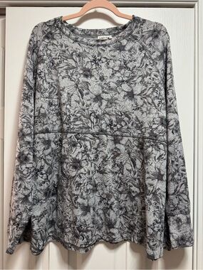 Suzanne Betro Gray Floral Knit Pullover